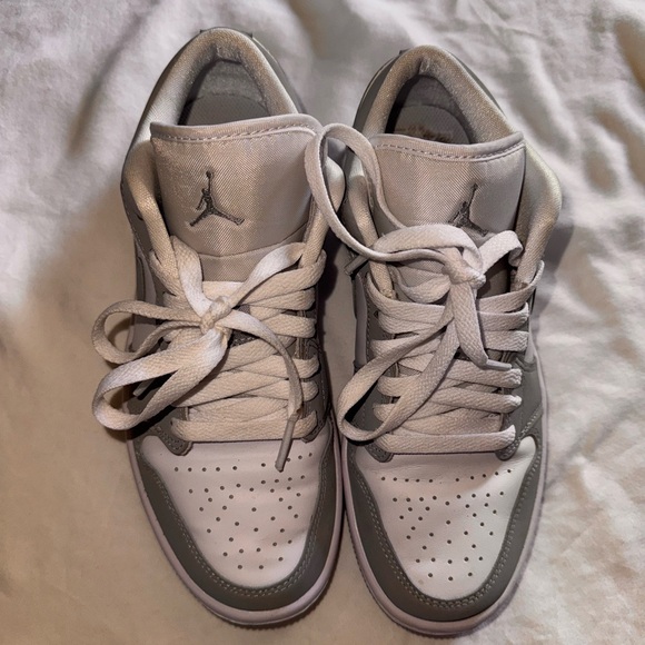 Nike Air Jordan 1’s Low Wolf Grey - Picture 3 of 3